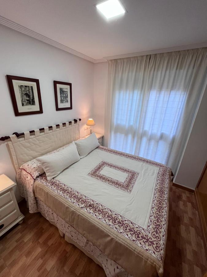 Gatu Villa Elvira Junto Al Hospital Y Playa 2 Dormit Y 2 Banos, Preferente Mayores De 25 Anos Y Familias Cádiz Buitenkant foto