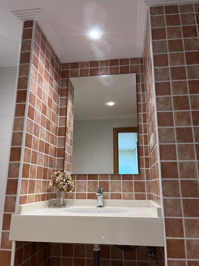 Gatu Villa Elvira Junto Al Hospital Y Playa 2 Dormit Y 2 Banos, Preferente Mayores De 25 Anos Y Familias Cádiz Buitenkant foto