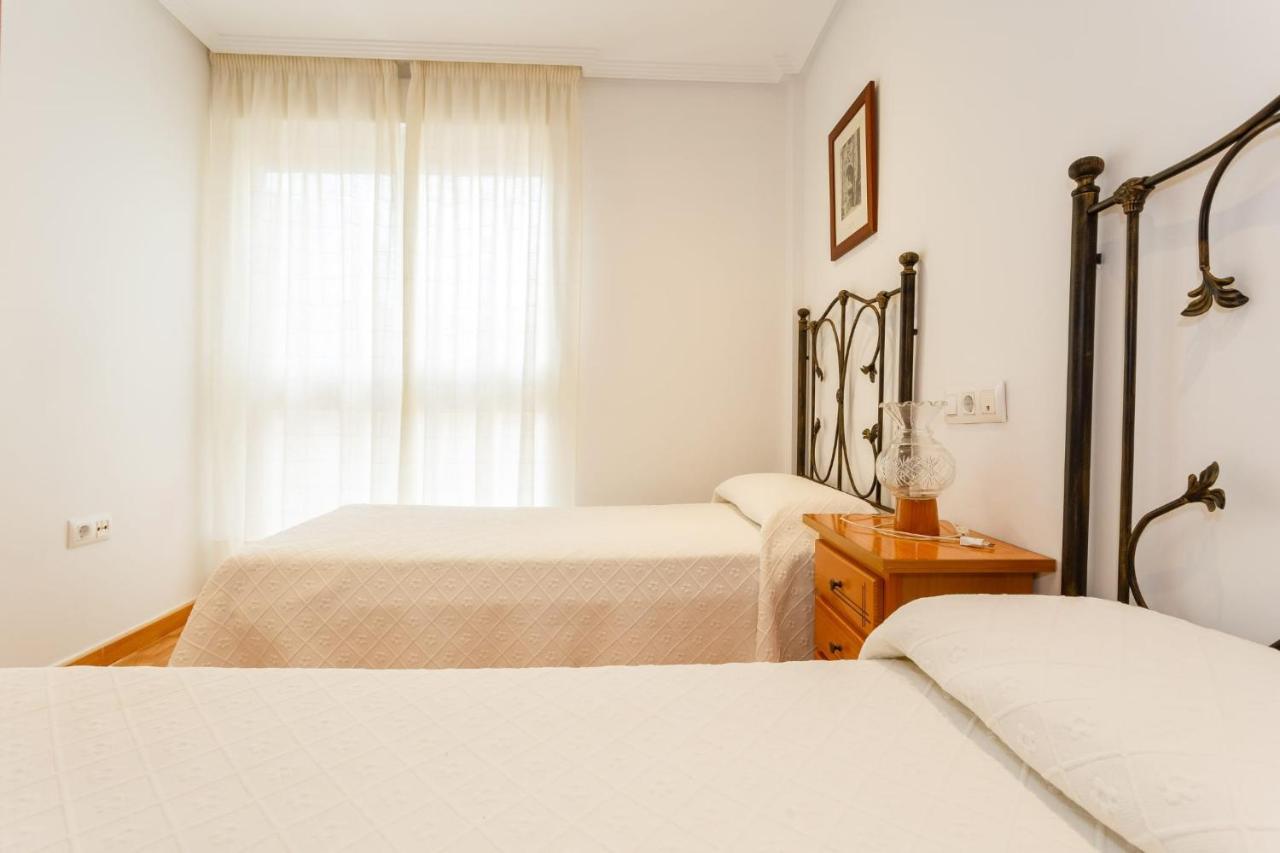 Gatu Villa Elvira Junto Al Hospital Y Playa 2 Dormit Y 2 Banos, Preferente Mayores De 25 Anos Y Familias Cádiz Buitenkant foto