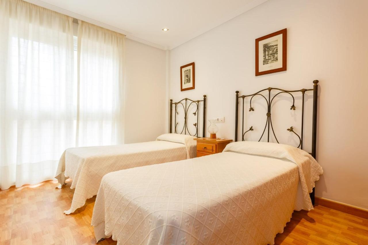 Gatu Villa Elvira Junto Al Hospital Y Playa 2 Dormit Y 2 Banos, Preferente Mayores De 25 Anos Y Familias Cádiz Buitenkant foto