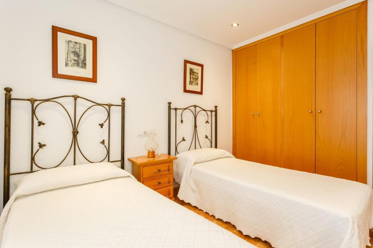 Gatu Villa Elvira Junto Al Hospital Y Playa 2 Dormit Y 2 Banos, Preferente Mayores De 25 Anos Y Familias Cádiz Buitenkant foto